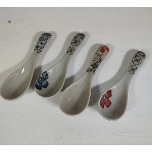 Asian Soup Spoons, Floral Design, Ramen Spoons, Perfect Depth, Lot of 4
